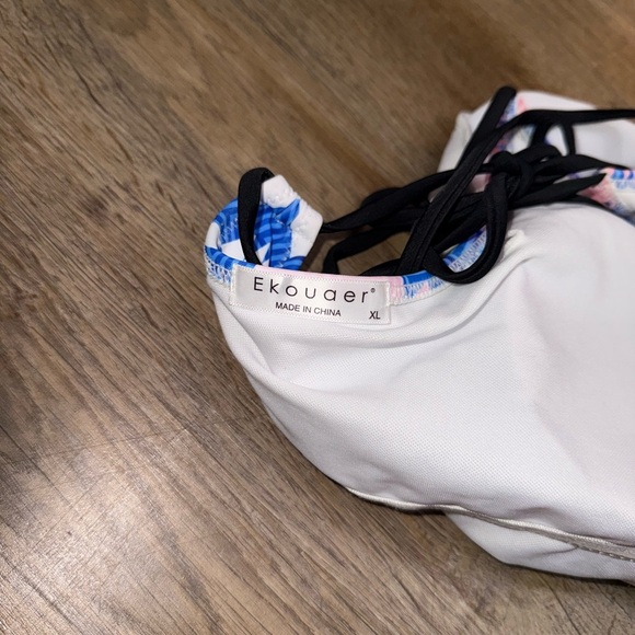 Ekouaer • Backless One Piece Swimsuit - Picture 8 of 13